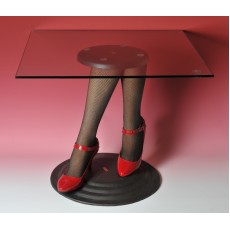Il tavolo le gambe di donna